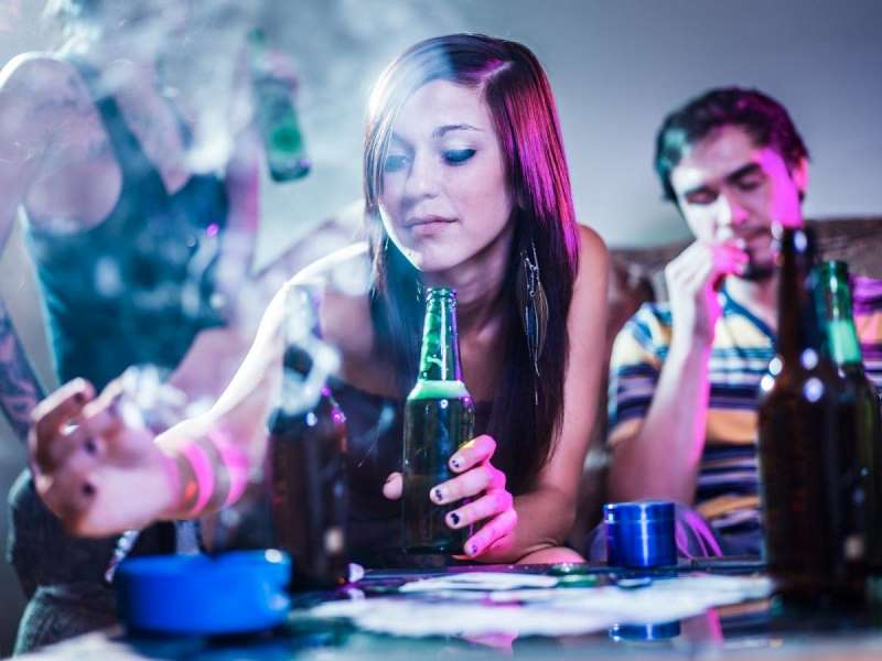 Как узнать, что подросток пристрастился к алкоголю