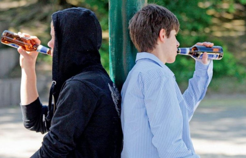 Почему подростки так быстро подсаживаются на алкоголь