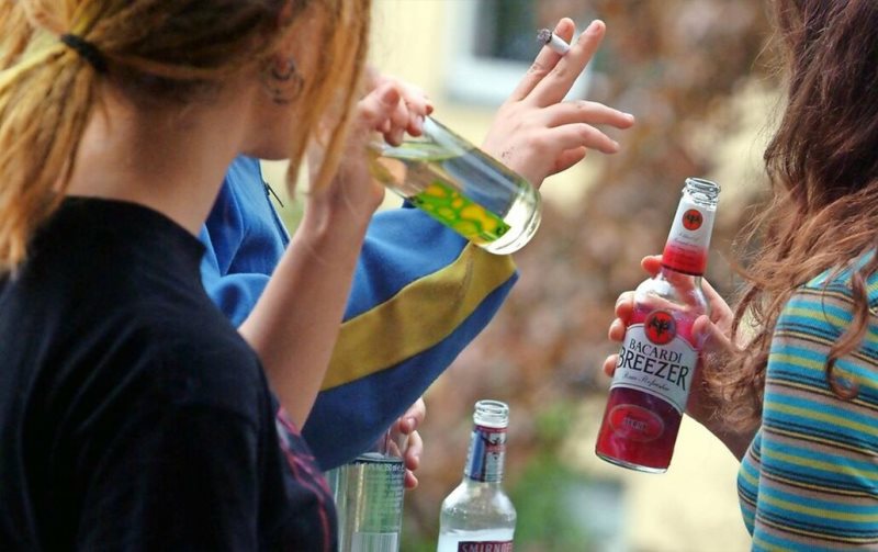 Причины формирования алкоголизма у подростков